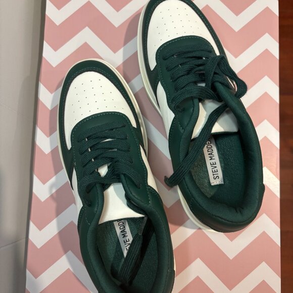 NWOT Steve Madden Green and White Sneakers Size 8 - Picture 2 of 6